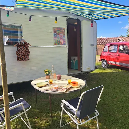 אתר קמפינג Caravane 70's Saint-Marcet