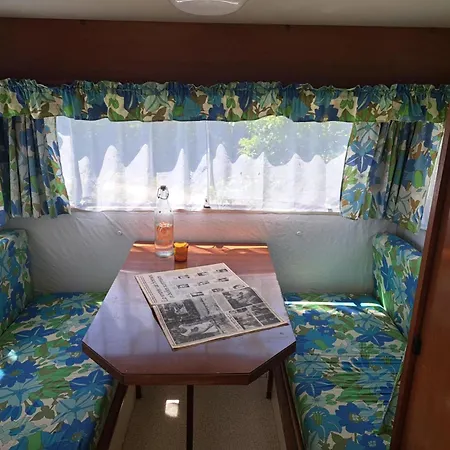 Campsite Caravane 70's *